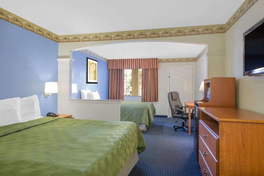 Days Inn By Wyndham Nacogdoches/Sfa University/Downtown Екстериор снимка